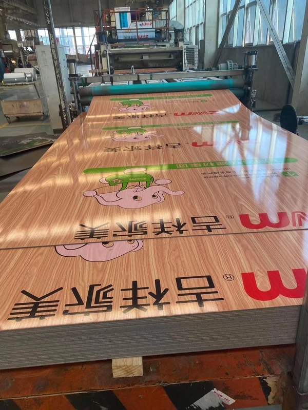 Panel Komposit Aluminium Granit Kayu PE Untuk Signage Interior 3MM 5MM Disikat