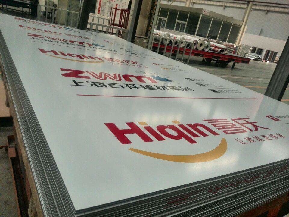 Panel Komposit Aluminium Pelindung Film OEM Dengan Gloss Tinggi Dan Ketebalan Koil Alu 0,022mm-0,050mm