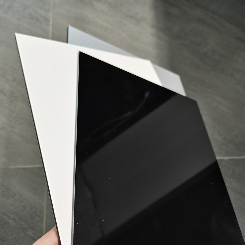 Lebih dari 5% Perpanjangan Panel Komposit Aluminium PVDF 1220mm-1570mm Lebar Bahan Inti PE