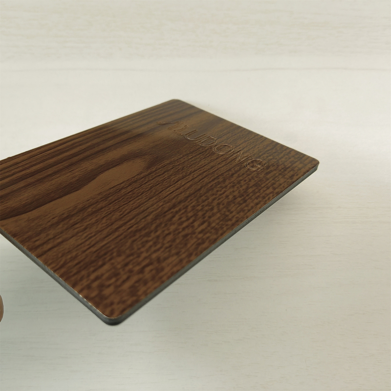 Berbagai ukuran dan warna tersedia untuk panel komposit aluminium kayu dengan laminasi film PVDF
