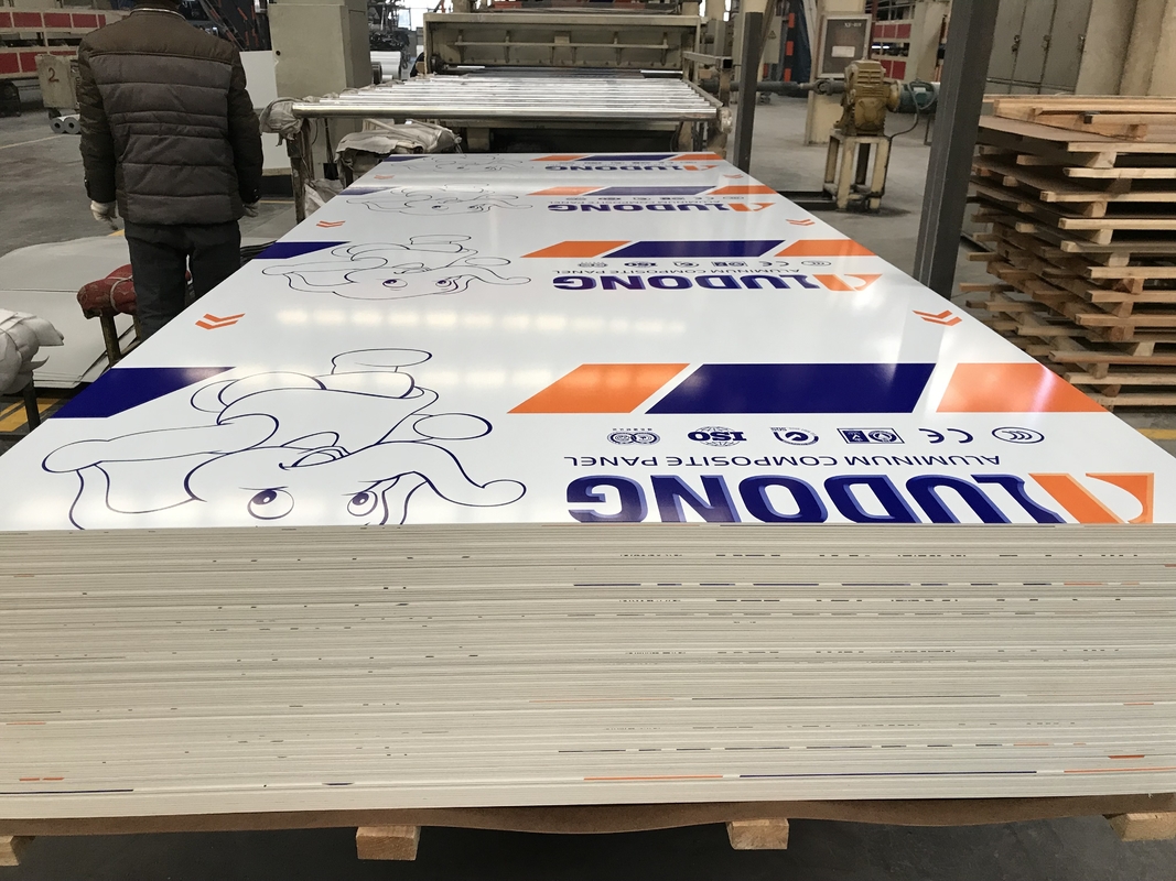 1500mm Grosir Panel Bahan Komposit Aluminium Untuk Curtain Wall Eaves Indoor Shelter Billboard