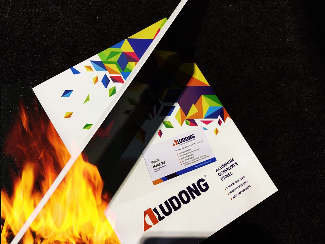 Panel Komposit Aluminium Grade A2 Non-Mudah Terbakar 4*0.50mm untuk fasad, dinding tirai