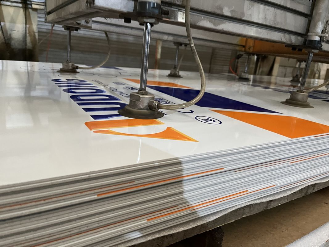 Panel Komposit Aluminium Grade A2 Non-Mudah Terbakar 4*0.50mm untuk fasad, dinding tirai