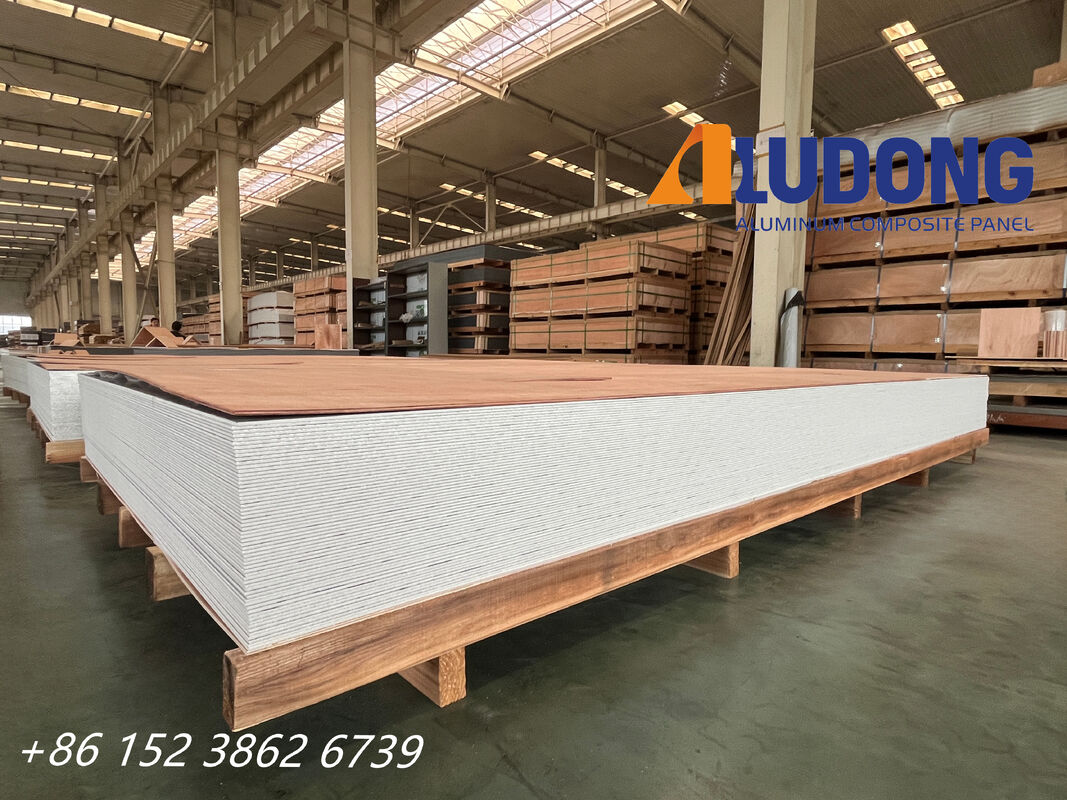 FR B1 Kelas PVDF Lapisan Panel Komposit Aluminium tahan api Ketebalan 4mm untuk Bangunan