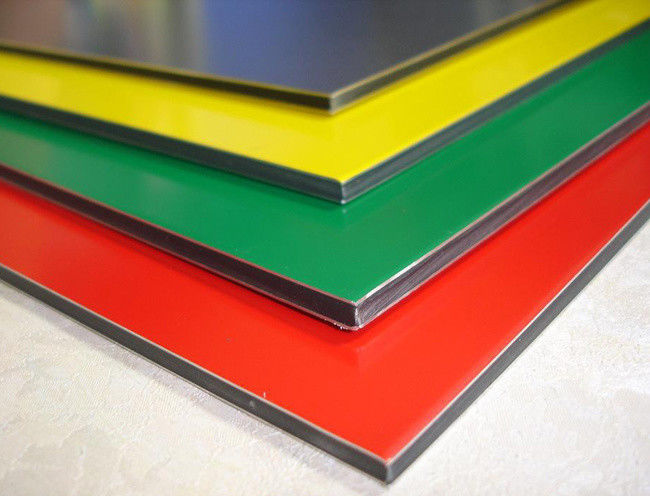 Penjualan Panas Panel Komposit Aluminium 4x8 kaki PVDF PE Dilapisi Tahan Api Ringan Kustom Tersedia untuk Dekorasi Eksterior Interior