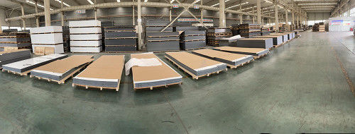 Ukuran maksimum mencapai 2000 * 6000mm Panel Komposit Aluminium Solusi Ultimate Untuk Kebutuhan Konstruksi Anda