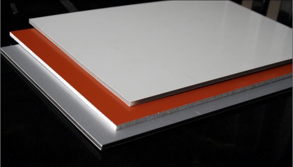 Panel Komposit Aluminium Lukisan Alucobond ACP Berkilau Tinggi Untuk Lapisan Papan Papan, Lantai Dinding Tirai Dan Dekorasi Interior Tempat perlindungan dalam ruangan