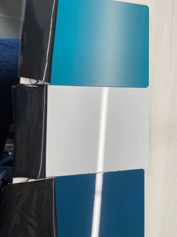 Panel Komposit Aluminium Berkilau Tinggi Melindungi dari Polusi Memberikan Dekorasi Elegan Untuk Bangunan