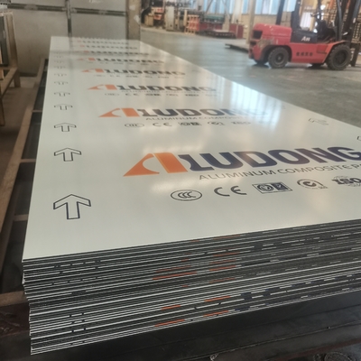 Panel komposit aluminium PVDF halus untuk perlindungan langit-langit jangka panjang