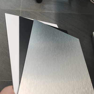 Partisi PE Aluminium Composite Panel Flash Silver ACP Sheets Untuk Dekorasi Interior